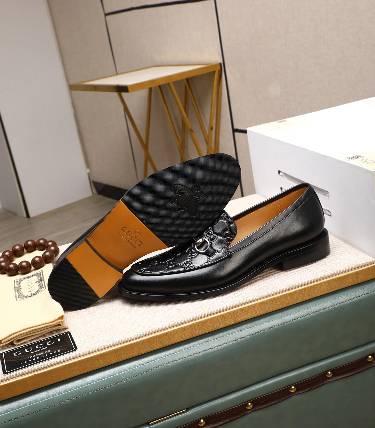 Men's shoes 💰520 (all cowhide) GUCCI high-end formal leather shoes. Original imported first-layer calfskin from Italy. Water-dyed cowhide lining. Original hardware. I believe you will be impressed from the first time you see it. The avant-garde style can no longer fully interpret its elegance. AAA grade rubber outsole. Super comfortable. The original last from the counter ensures its original version and quality. The simple upper ensures its comfort and breathability. A pair of truly good shoes has its own unique soul, prestigious quality, regular size 38-44
